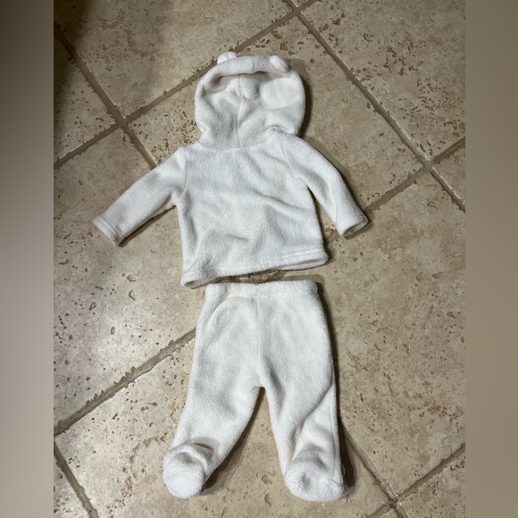 Small wonders 2 piece fleece hoodie and pants set, size 0-3 months - Picture 7 of 7